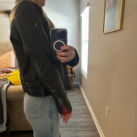 Stars Leather Jacket - Picture 4 of 5